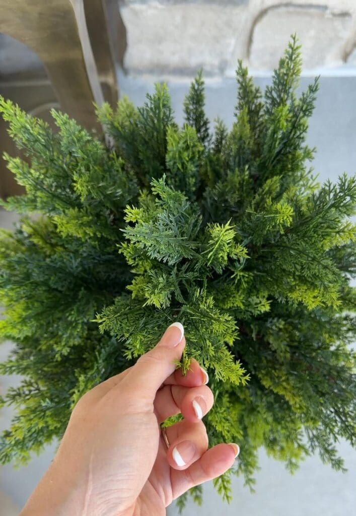  UV-resistant faux flowers