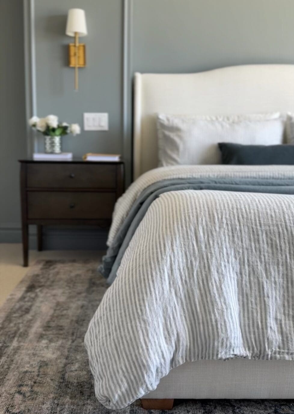 Wayfair Clearance – upholstered bed frame, rug, and console table