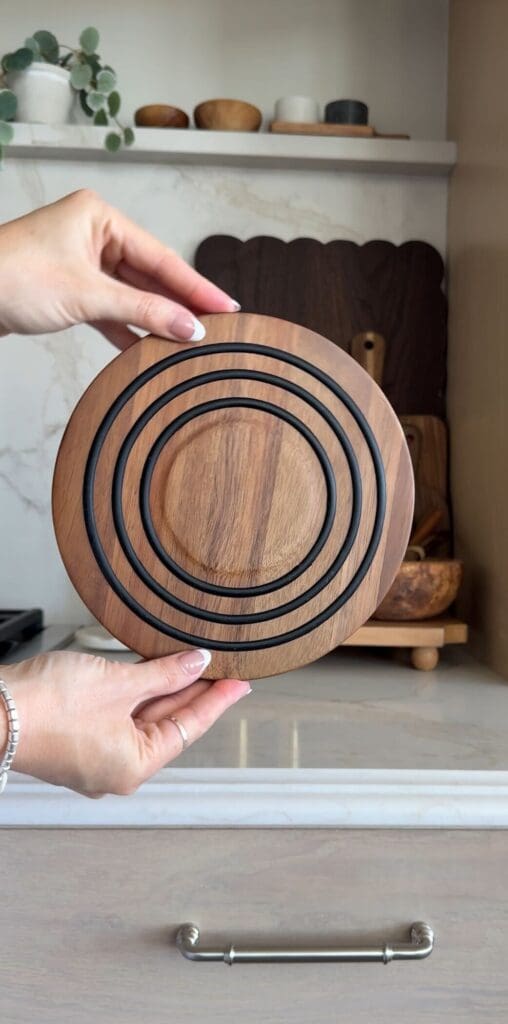 My magnetic wood trivet
