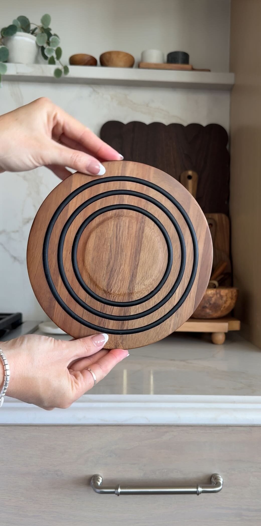 My magnetic wood trivet